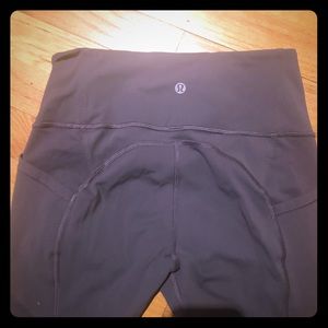 Lululemon cropped yoga pants